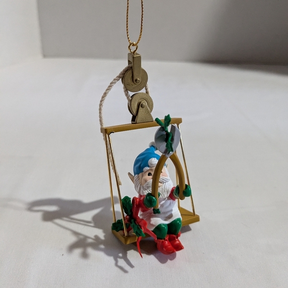 Christmas Charmers Santa Trimming the Mistletoe vtg 1991 Rennoc - Picture 2 of 11